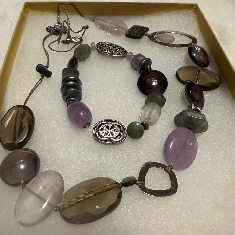 Stunning N2104 Retired Silpada Amethyst
Necklace and bracelet set